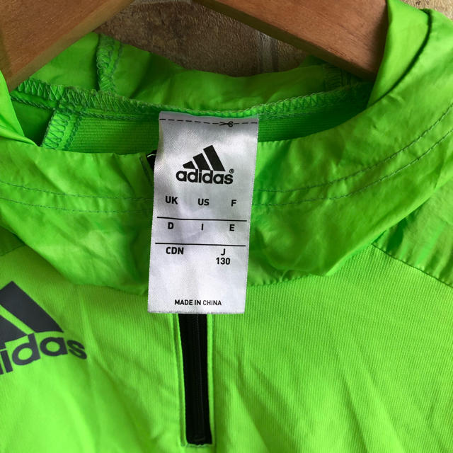 adidas(アディダス)のadidas ナイロンジャケット 130 キッズ/ベビー/マタニティのキッズ服男の子用(90cm~)(ジャケット/上着)の商品写真