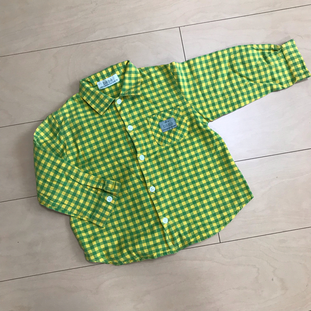 BeBe(ベベ)のbebe シャツ キッズ/ベビー/マタニティのキッズ服男の子用(90cm~)(Tシャツ/カットソー)の商品写真