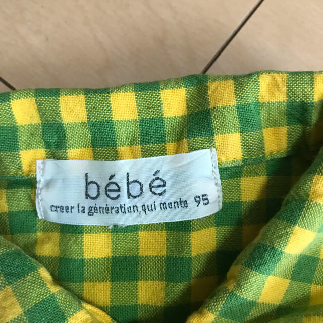 BeBe(ベベ)のbebe シャツ キッズ/ベビー/マタニティのキッズ服男の子用(90cm~)(Tシャツ/カットソー)の商品写真