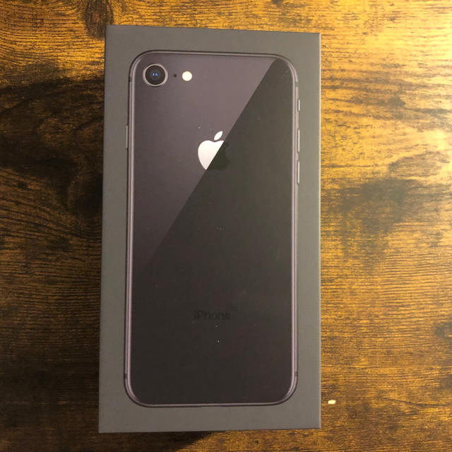 iPhone(アイフォーン)のiPhone8 64GB スペースグレイ 新品 スマホ/家電/カメラのスマートフォン/携帯電話(スマートフォン本体)の商品写真