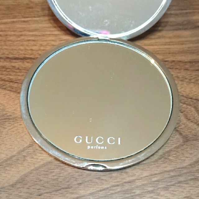 Gucci(グッチ)のGUCCI☆非売品コンパクトミラー／新品未使用 レディースのファッション小物(ミラー)の商品写真