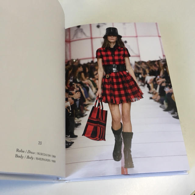 Dior(ディオール)の【新作】Dior 2019-2020 秋冬コレクション ルックブック エンタメ/ホビーの雑誌(ファッション)の商品写真