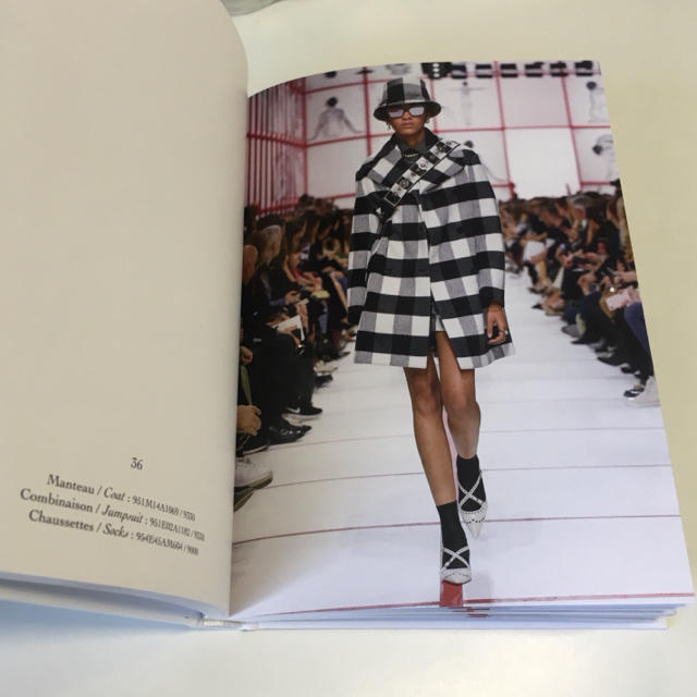 Dior(ディオール)の【新作】Dior 2019-2020 秋冬コレクション ルックブック エンタメ/ホビーの雑誌(ファッション)の商品写真