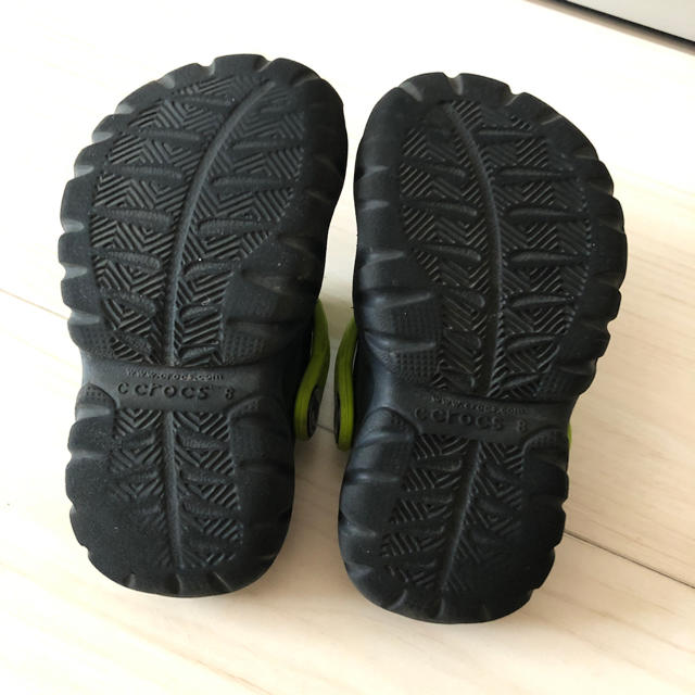 crocs(クロックス)のクロックス 黒  キッズ/ベビー/マタニティのベビー靴/シューズ(~14cm)(サンダル)の商品写真