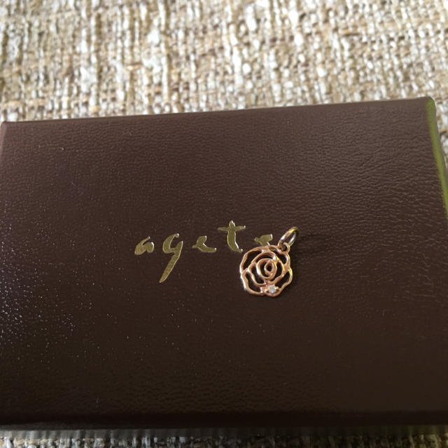 agete(アガット)のアガット  バラのチャーム  ネックレス  1粒ダイヤ 値下げ レディースのアクセサリー(チャーム)の商品写真