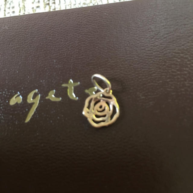 agete(アガット)のアガット  バラのチャーム  ネックレス  1粒ダイヤ 値下げ レディースのアクセサリー(チャーム)の商品写真