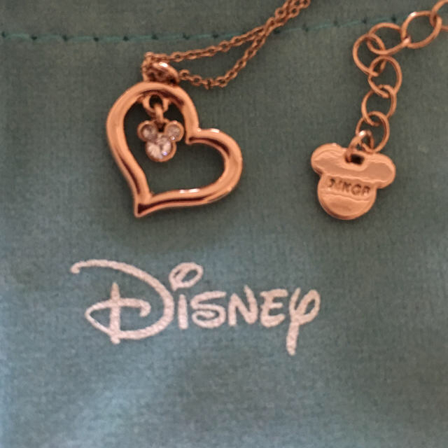 Disney(ディズニー)のディズニースワネックレス　美品 レディースのアクセサリー(ネックレス)の商品写真