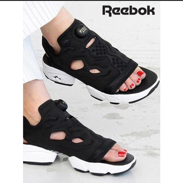 Reebok(リーボック)のReebok リーボック インスタ ポンプフューリー サンダル  レディースの靴/シューズ(サンダル)の商品写真