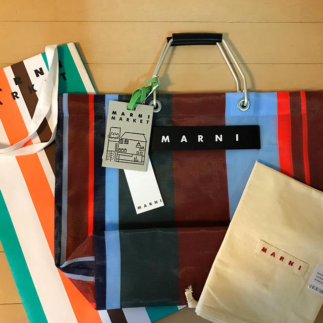 Marni(マルニ)のMARNI 新作トートバッグ ラッカーレッド🛍 レディースのバッグ(トートバッグ)の商品写真