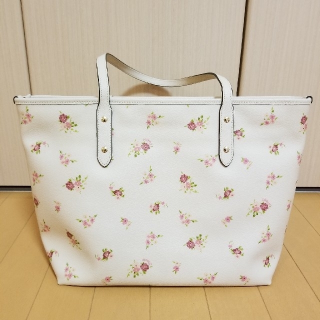 COACH(コーチ)のCOACH　花柄トートバッグ レディースのバッグ(トートバッグ)の商品写真