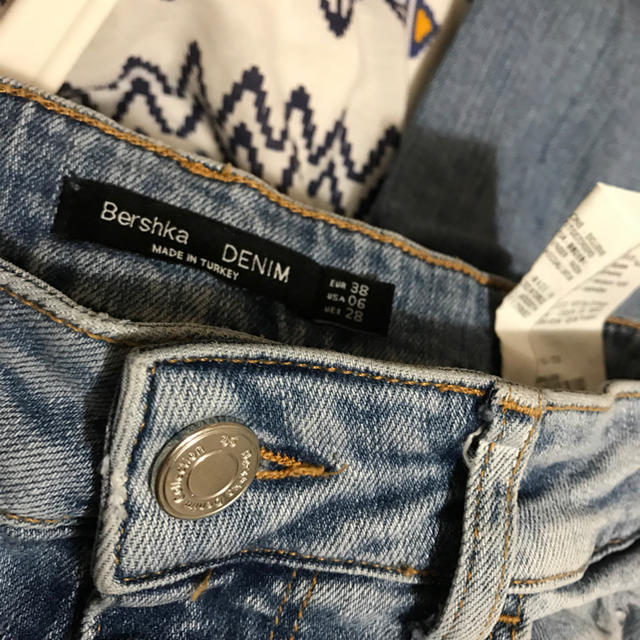 Bershka(ベルシュカ)のBershka ジーパン(サイドボーダー入り) レディースのパンツ(デニム/ジーンズ)の商品写真