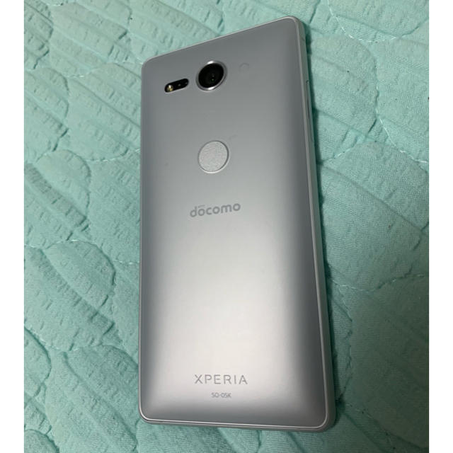 Xperia(エクスペリア)のXperia XZ2 compact  SO-05K シルバー スマホ/家電/カメラのスマートフォン/携帯電話(スマートフォン本体)の商品写真