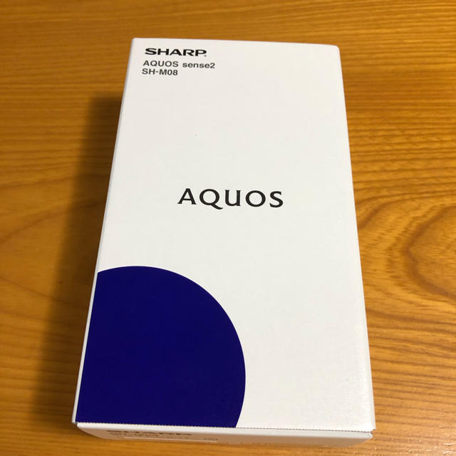 AQUOS(アクオス)の新品未使用 SHARP AQUOS sense2 SH-M08 ホワイトシルバー スマホ/家電/カメラのスマートフォン/携帯電話(スマートフォン本体)の商品写真
