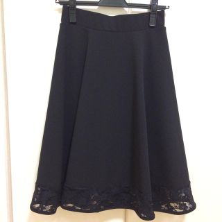 アベイル(Avail)のアベイル ragout フレアスカート 黒(ひざ丈スカート)