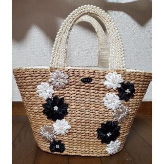 トッカ(TOCCA)の値引き！トッカ　PEARL FLOWER WICKER TOTE かごバッグ

(かごバッグ/ストローバッグ)