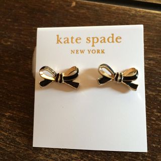 ケイトスペードニューヨーク(kate spade new york)のリボンピアス☆ブラック(ピアス)