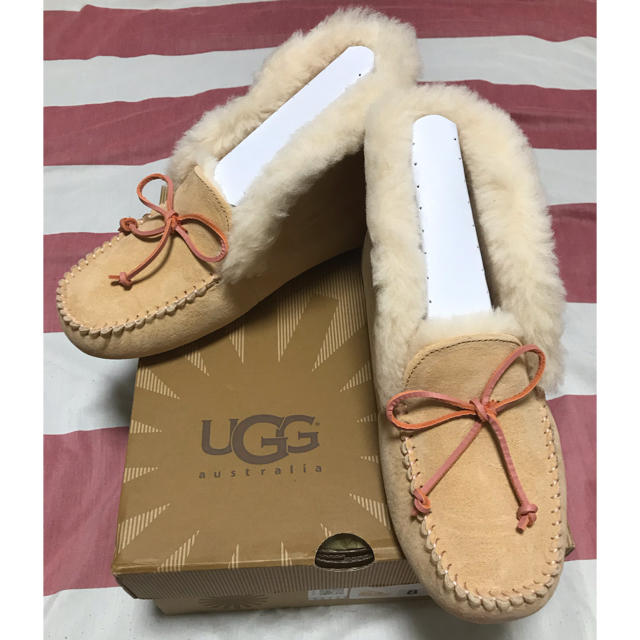 UGG(アグ)の◼️新品未使用◼️UGG ALENA モカシン 25.0㎝ レディースの靴/シューズ(スリッポン/モカシン)の商品写真