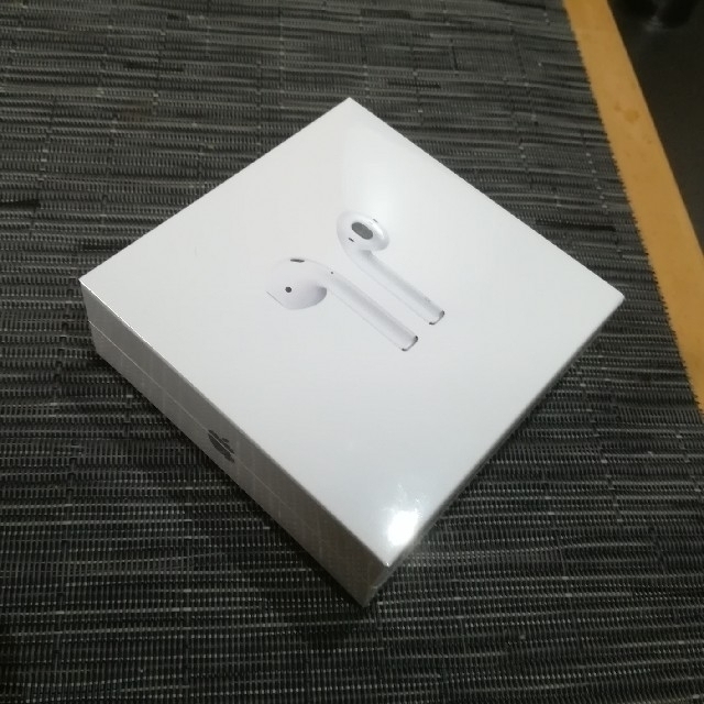 Apple(アップル)のsy 様専用⭐新品未使用👀‼️⭐Air pods 2 スマホ/家電/カメラのオーディオ機器(ヘッドフォン/イヤフォン)の商品写真