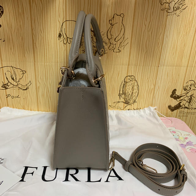 Furla(フルラ)のフルラ  新品 人気 2wayショルダー 人気色グレーベージュ レディースのバッグ(ショルダーバッグ)の商品写真