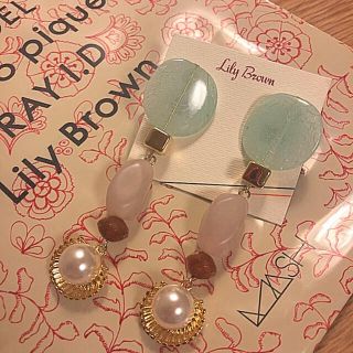 リリーブラウン(Lily Brown)の今季新作✨LilyBrown♡ストーンMIXシェルイヤリング(イヤリング)