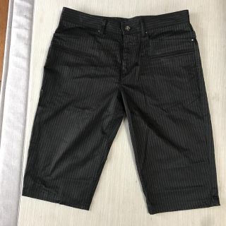 新品未使用 黒に白いストライプのハーフパンツ(ショートパンツ)