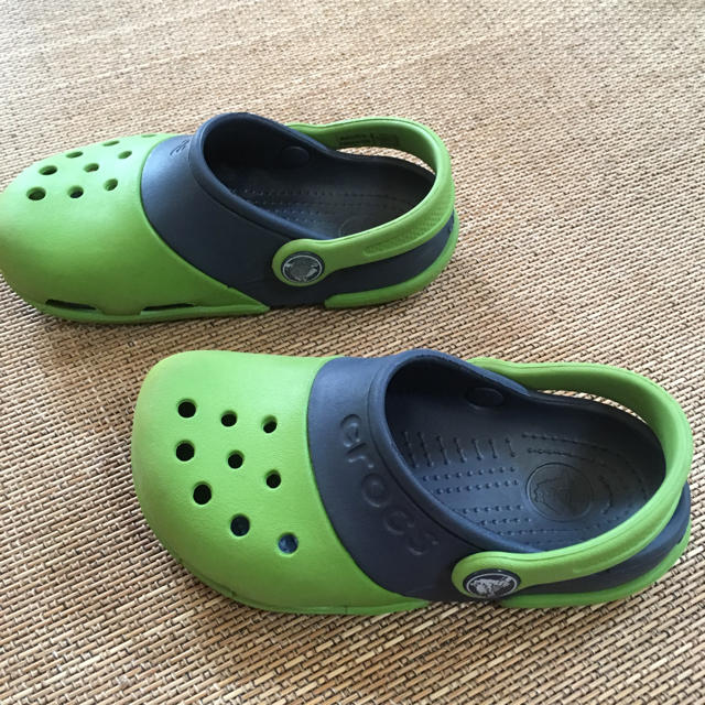 crocs(クロックス)のキッズ クロックス c10 サンダル キッズ/ベビー/マタニティのキッズ靴/シューズ(15cm~)(サンダル)の商品写真