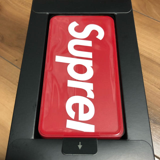 supreme モバイルバッテリー