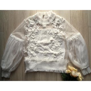 リリーブラウン(Lily Brown)のフラワー刺繍チュールブラウス アイボリー(シャツ/ブラウス(長袖/七分))