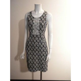 ブルマリン(Blumarine)の新品9.6万◆パオラフラーニ◆甘辛MIXデザインがステキな上質フラワーワンピ36(ひざ丈ワンピース)