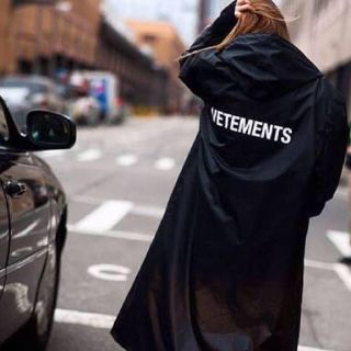 バレンシアガ(Balenciaga)の【最終値下げ】VETEMENTS 17awレインコート(レインコート)