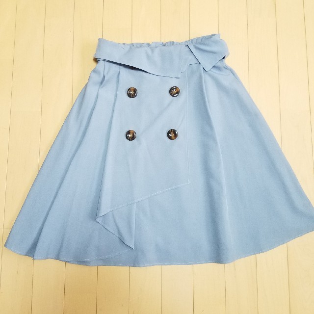 CECIL McBEE(セシルマクビー)のセシルマクビー トレンチスカート 水色 レディースのスカート(ひざ丈スカート)の商品写真