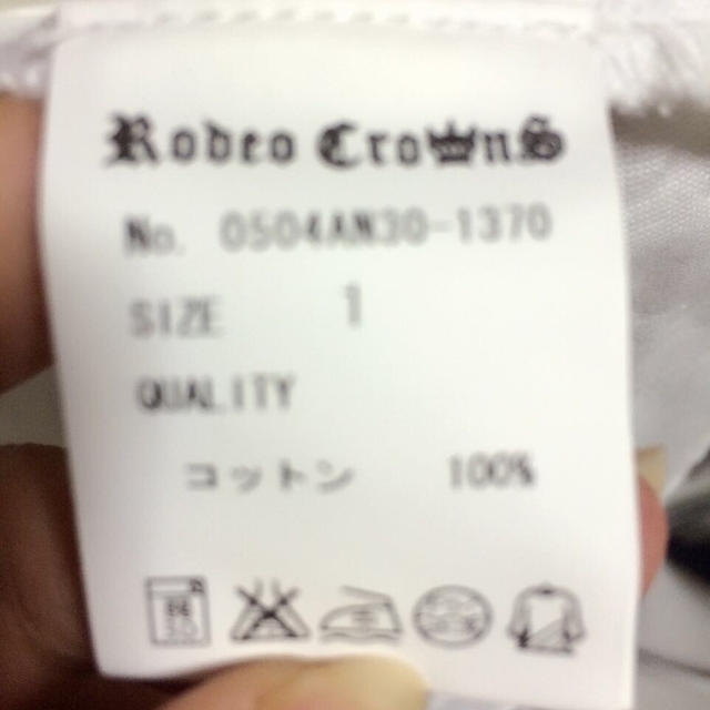 RODEO CROWNS(ロデオクラウンズ)のRODEO CROWNS 白シャツ 美品 レディースのトップス(シャツ/ブラウス(半袖/袖なし))の商品写真