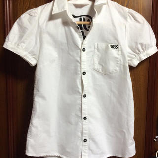 ロデオクラウンズ(RODEO CROWNS)のRODEO CROWNS 白シャツ 美品(シャツ/ブラウス(半袖/袖なし))