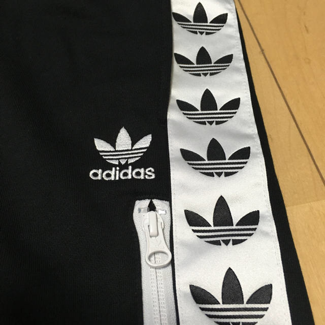 adidas(アディダス)の24時間以内発送 アディダス オリジナルス  ハーフパンツ L メンズのパンツ(ショートパンツ)の商品写真