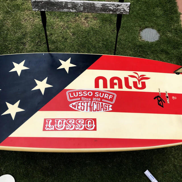 RVCA(ルーカ)の正規品☆LUSSO SURF 防水ステッカー 車やサーフボードに☆ベイフロー  スポーツ/アウトドアのスポーツ/アウトドア その他(サーフィン)の商品写真