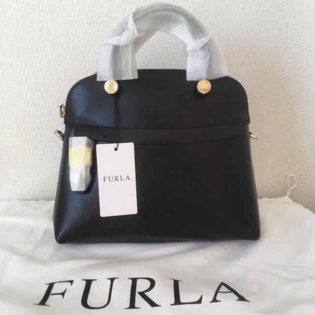 Furla(フルラ)の1点のみ入荷！早い者勝ち♡1番人気ブラック♡フルラ♡パイパー Mサイズ レディースのバッグ(ショルダーバッグ)の商品写真