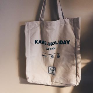 ハーシェル(HERSCHEL)のKAWS : HOLIDAYトートバッグ Herschel Supply(トートバッグ)