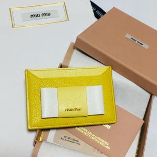 ミュウミュウ(miumiu)の新品未使用♡MIUMIU/ミュウミュウ♡リボンカードケース イエロー🍋(名刺入れ/定期入れ)