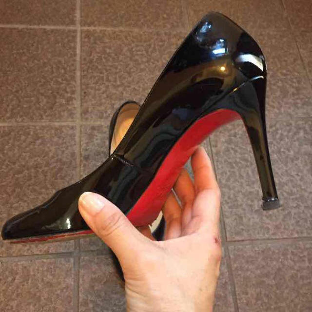 Christian Louboutin(クリスチャンルブタン)のルブタン パテントパンプス レディースの靴/シューズ(ハイヒール/パンプス)の商品写真