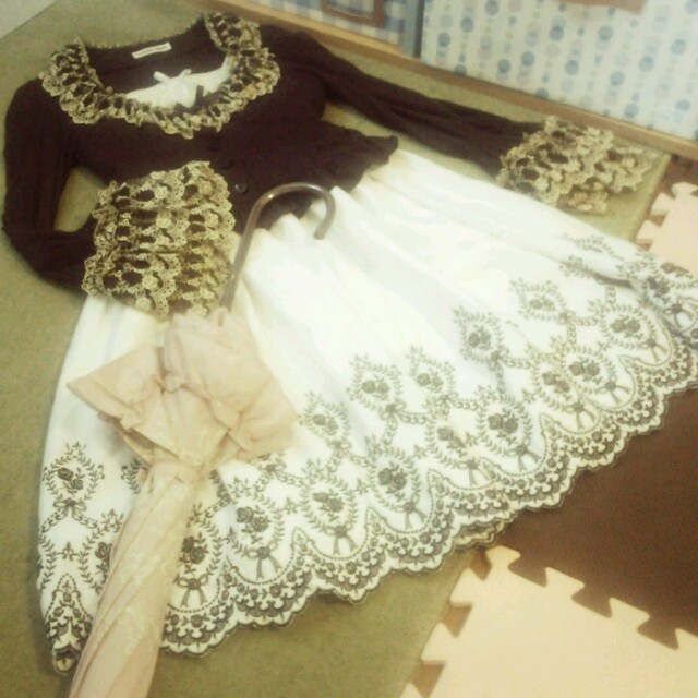 Innocent World - イノワ*薔薇とリボン刺繍JSKの通販 by ☆質問 Innocent World - イノワ*薔薇とリボン刺繍JSKの通販 by ☆質問
