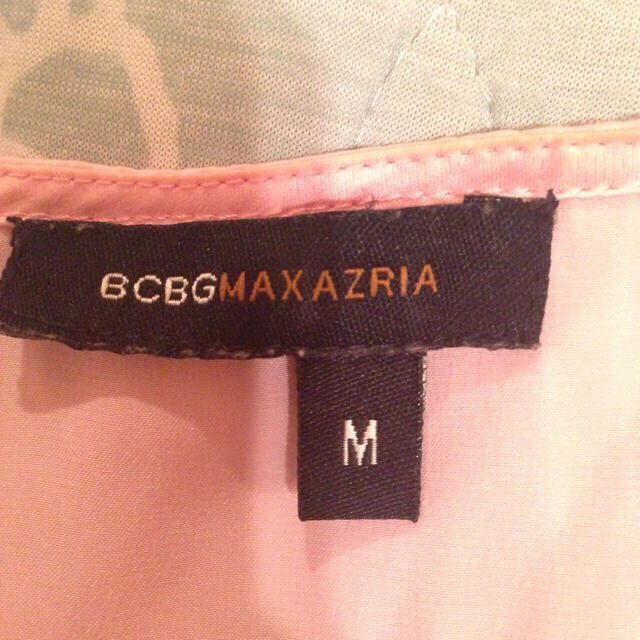 BCBGMAXAZRIA(ビーシービージーマックスアズリア)のBCBG 薄ピンクシルクカットソー レディースのトップス(シャツ/ブラウス(半袖/袖なし))の商品写真