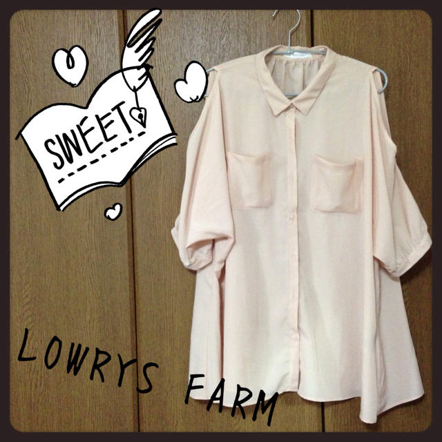 LOWRYS FARM(ローリーズファーム)のLOWRYS FARM 肩あきシャツ レディースのトップス(シャツ/ブラウス(半袖/袖なし))の商品写真