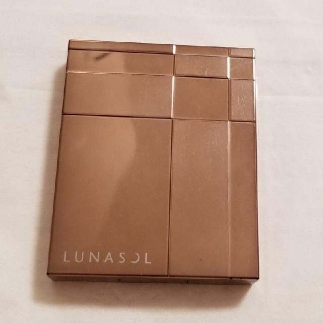 LUNASOL(ルナソル)の残量4割程度ルナソルアイシャドー コスメ/美容のベースメイク/化粧品(アイシャドウ)の商品写真