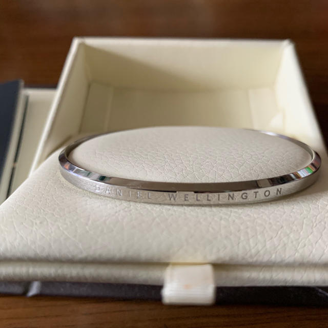 Daniel Wellington(ダニエルウェリントン)のダニエルウェリントン バングル レディースのアクセサリー(ブレスレット/バングル)の商品写真