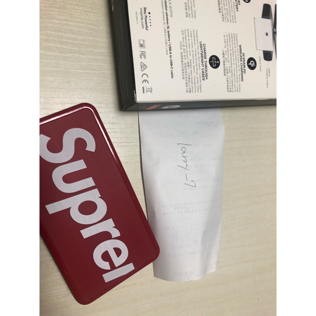 Supreme(シュプリーム)のSupreme mophie powerstation wireless XL スマホ/家電/カメラのスマートフォン/携帯電話(バッテリー/充電器)の商品写真