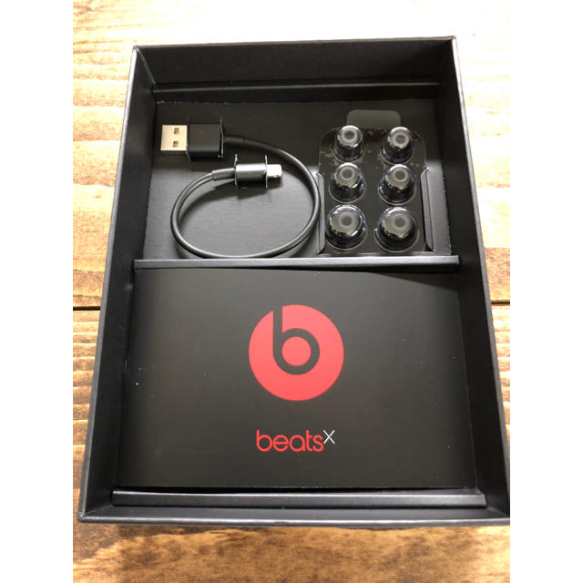 Beats by Dr Dre(ビーツバイドクタードレ)のBeats by Dr.Dre  Beats Xイヤフォン 開封済未使用 スマホ/家電/カメラのオーディオ機器(ヘッドフォン/イヤフォン)の商品写真