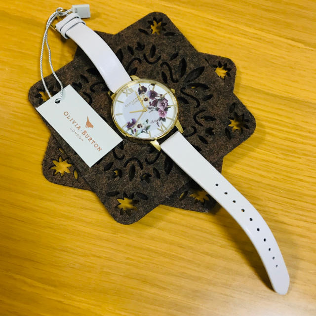 【新品】Olivia Burton 花柄 アイボリー&イエローゴールド♡