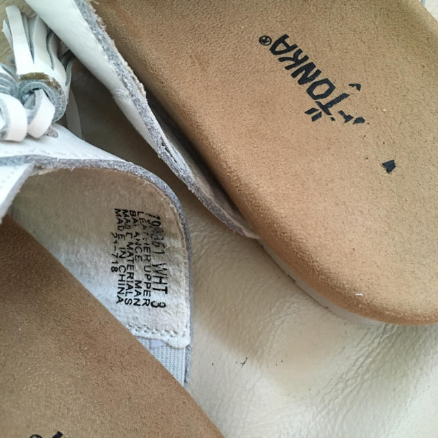 Minnetonka(ミネトンカ)のミネトンカ レザー サンダル サイズ8 24 24.5 フリンジ レディースの靴/シューズ(サンダル)の商品写真