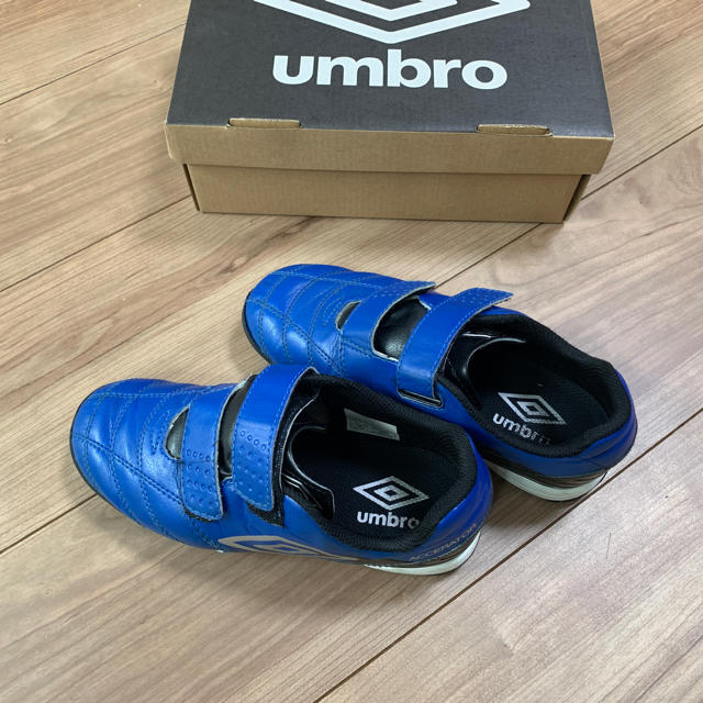 UMBRO(アンブロ)のRanan様専用サッカーシューズ アクセレイター ブルー umbro 20センチ キッズ/ベビー/マタニティのキッズ靴/シューズ(15cm~)(その他)の商品写真