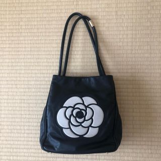 シャネル(CHANEL)のCHANEL カメリア ロゴ バッグ(ハンドバッグ)